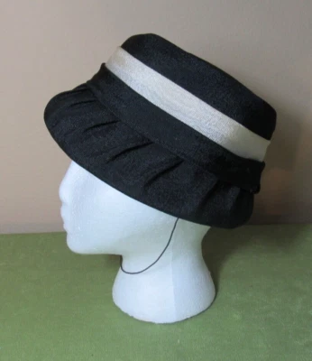 Sombrero Cloche Vintage Blanco y Negro Foto 1 de 4