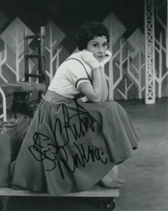 CHITA RIVERA SIGNED AUTOGRAPH 8X10 PHOTO - BROADWAY ICON CHICAGO WEST SIDE STORY - Picture 1 of 2