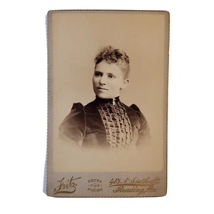 Antique 1900s Cabinet Card - Smiling Woman w/Short Hair - Fritz - Reading, PA - Picture 1 of 2