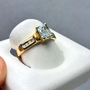 14K Yellow Gold .86 ct Aquamarine and .16TW Diamond Ring 3.0grams Size 7 - Picture 1 of 11
