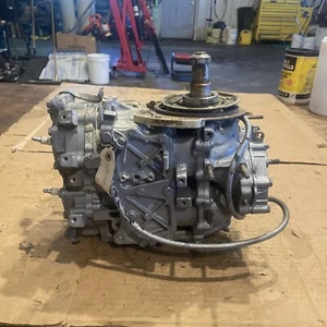 Johnson Evinrude OMC 25 HP Cylinder Crankcase Assembly 0435942 - Picture 1 of 8