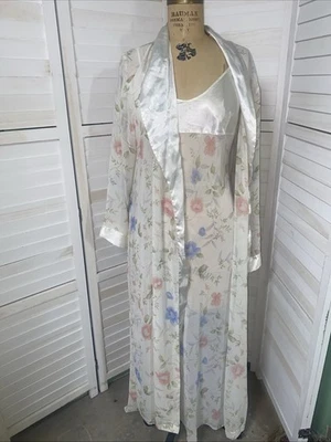 Juego de 2 batas camisón Sophia de Delicates chifón talla mediana marfil floral Foto 1 de 4