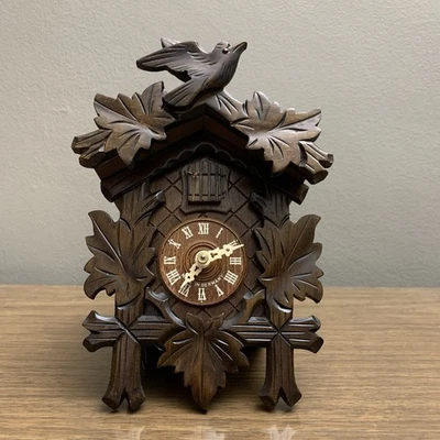 Relógio cuco floresta negra 5 folhas pássaro, madeira, feito na Alemanha novo sem caixa - Imagem 1 de 4