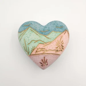 Plato de baratija vintage en forma de corazón cerámica colores pastel paisaje estilo suroeste - Imagen 1 de 15