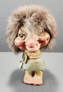 NEU Nyfrom Troll Art Nr. 115 (6 Zoll/15 cm) Norwegen alte Serie Mädchen mit Rock/Etikett - Bild 1 von 17