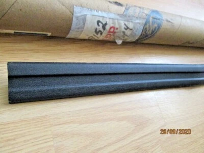 Almohadilla de parachoques delantera central OEM 1978-1979 Ford Fairmont D8BZ-17C829-A Foto 1 de 4