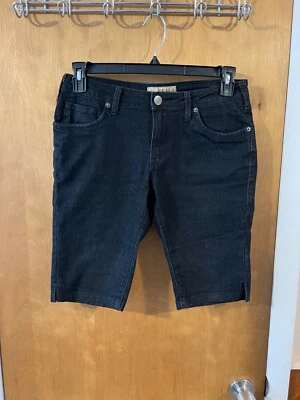 Pantalones cortos de mezclilla Hybrid & Company para mujer junior negros informales tiro medio 9 Foto 1 de 4