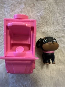 Barbie Extra #5 Puppe Rosa Mini Sportwagen Haustier Tier Schwarz Hund Welpe Ersatz - Bild 1 von 3