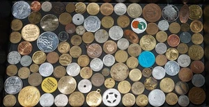100+ alle verschiedene Token Sammlung Lot Arcade Handel politisch Glück Steuer etc - Bild 1 von 3