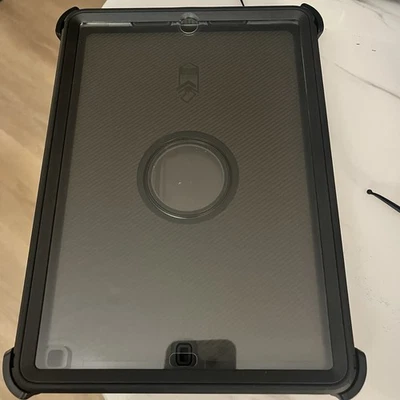 Funda Protectora Serie Defender OTTERBOX 77-55886 para Apple iPad 5ta Generación - Negra Foto 1 de 2