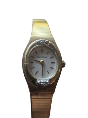 Reloj Bulova Vintage Damas Tono Dorado Diamante Acentos Cuarzo Analógico Pulsera Foto 1 de 4
