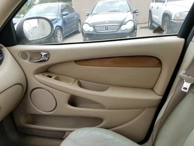 2001 2002 2003 2004 2005 06 07 2008 JAGUAR X TYPE PAINEL DA PORTA DA FRENTE DIREITA ADX   - Imagem 1 de 2