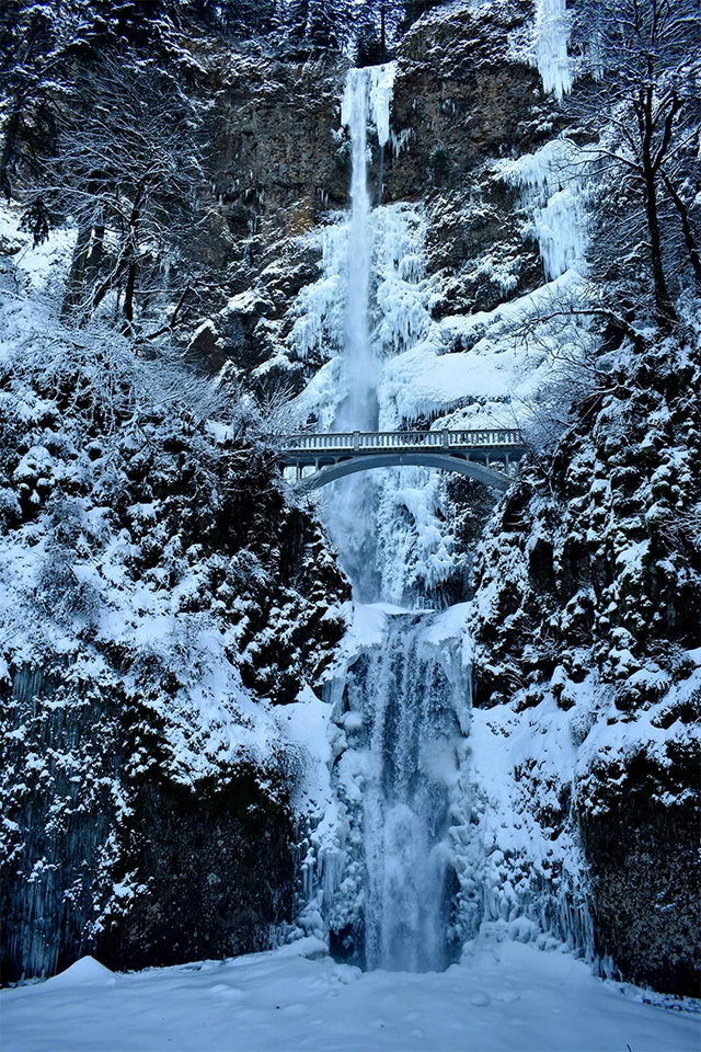 Multnomah Falls In Winter Landscape Picture Wall Art Home Decor - POSTER 20x30 - Image 1 of 3