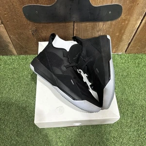 Size 13 - Jordan 33 Utility Blackout 2018 - Picture 1 of 9