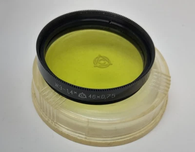 VINTAGE KMZ 46mm YELLOW SCREW IN THICK VERY CLEAN SOVIET FILTER IN ITS CASE - Image 1 of 4
