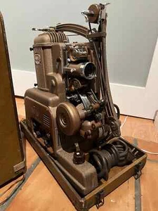 VINTAGE AMPRO STYLIST 16 MM PROJECTOR WITH SPEAKER CASE TESTED EXCELLENT COND - Picture 1 of 2