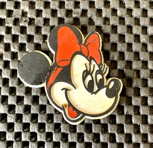 MINNIE MOUSE RAISED RUBBER SOUVENIR MAGNET WALT DISNEY 2" X 2" NOS - Imagen 1 de 2