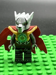 Lego Legends of Chima "WAKZ GRAY WOLF with RED CAPE" Minifigure Lot 165 - Picture 1 of 7