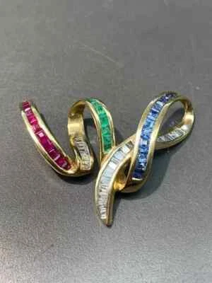 Colgante de cinta de rubí simulado de 3 quilates para mujer en acabado de oro amarillo de 14 quilates Foto 1 de 4