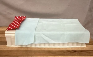 Barbie Surprise House 1972 - Lovin’ Lovely cama y sábana de repuesto - Imagen 1 de 7