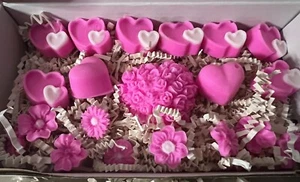 Wax Melts, Heart Wax Melts, Strawberry & Cream Scent, Candles, Tarts - Picture 1 of 2