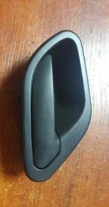 BMW E46 MANIGLIA PORTA DESTRA INTERNA COMPATTA 3 SERIE E46 OEM 7002020 - Foto 1 di 3