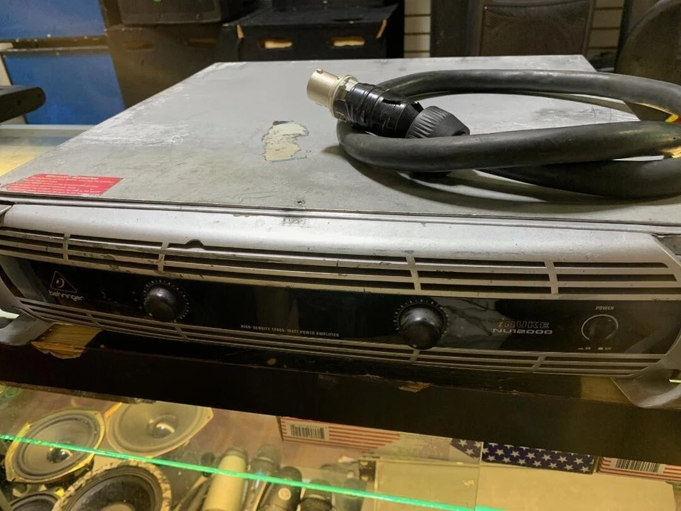 AMPLIFICADOR DIGITAL BEHRINGER I NUKE NU12000 VATIOS G3D Foto 1 de 3