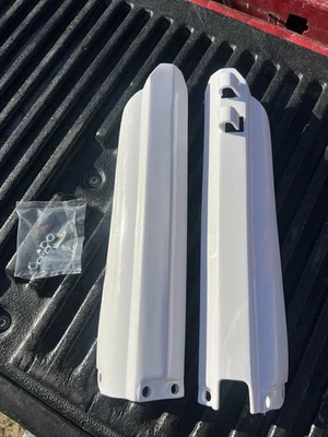 Acerbis Lower Fork Guards Yamaha YZ125 YZ250 YZ250F YZ426F YZ450F 1996-2004 2000 - Image 1 of 4