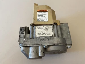 RUUD RHEEM WEATHERKING 60-22147-02 GAS VALVE HONEYWELL VR8200H 1004 - Picture 1 of 5