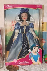 **CLEARANCE** Disney’s Princess Snow White Keepsake Doll Holiday Edition 2003 - Picture 1 of 7