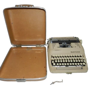 Vintage 1950's Smith Corona Silent Super 5T Typewriter With Case And Key / Beige - Picture 1 of 17