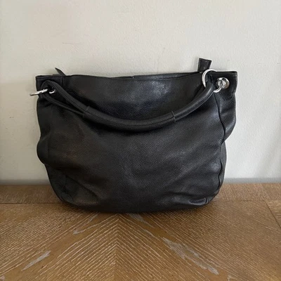 Bolso de hombro de cuero granulado negro DUDU Foto 1 de 4