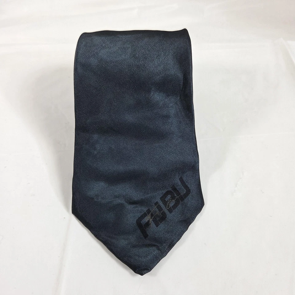 Gravata de seda preta masculina FUBU gravata feita nos EUA A coleção logotipo sutil 60,5 polegadas - Imagem 1 de 4