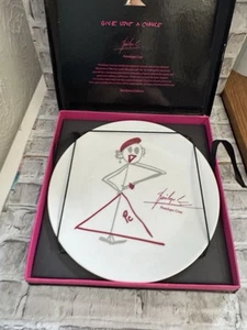 Placa benéfica Whatever It Takes edición limitada diseñada por Penélope Cruz #A532 - Imagen 1 de 12