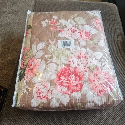 Standard King Comforter Asst Flowers Botanical Floral 105"x 95" New In Pkg - Image 1 of 4