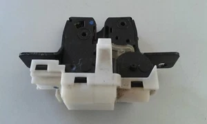 Cerradura portón trasero maletero Renault Clio III ́07 1.2 16V gasolina 8200076240 - Imagen 1 de 9