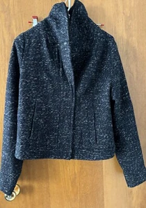 Gap Damen Cropped Jacke grau & schwarz Medium Druckknopfverschluss gemütlicher Ausschnitt gebraucht, in einwandfreiem Zustand - Bild 1 von 11