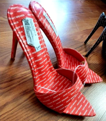 Cape Robbins "Heart Breaker" Remember Your Comfort Tacón Rojo Talla 10 Foto 1 de 3