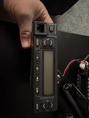 Radio UHF negra Kenwood TK-880 sin probar se vende como está Foto 1 de 4