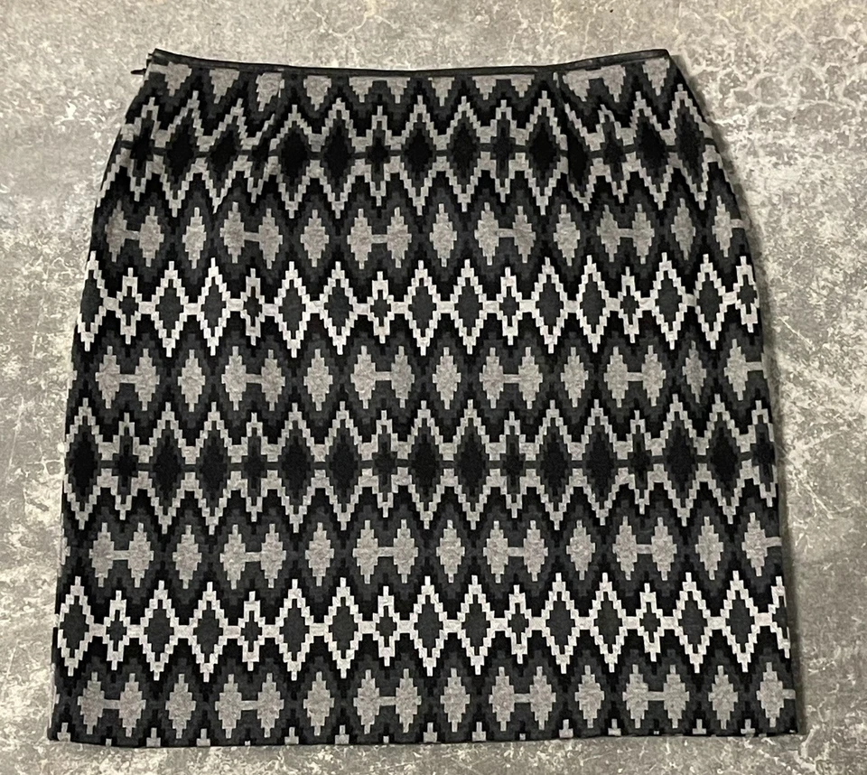 Mujer INC International Concepts Patrón Azteca Negro y Gris Adulto Talla 12 Foto 1 de 4