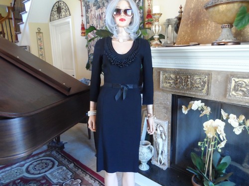 Abito Valentino Roma guaina nera con perline anteriori impreziosite SIze EU 42 US 6