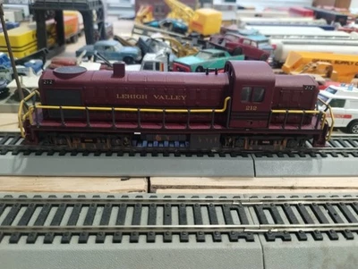 Bowser HO Scale  Lehigh Valley ex-PRR ~ ALCO RS-3 #212 ~ DC Version 25197 - Image 1 of 4