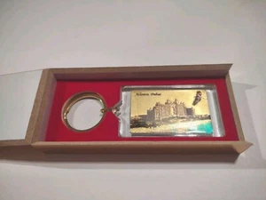 Llavero Atlantis Dubai 2.5" Nuevo en Caja Madera Dorada - Imagen 1 de 5