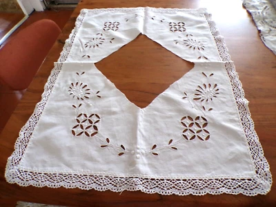 Linge ancien 1 pièce de Lin blanc broderies fleurs et dentelle ( ref 24 ) - Photo 1/4