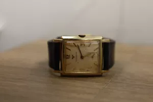 Vintage WITTNAUER 17 Jewel 76/3g Revue Mens RECTANGLE Watch 10K R.G.P. 1940'S - Picture 1 of 6