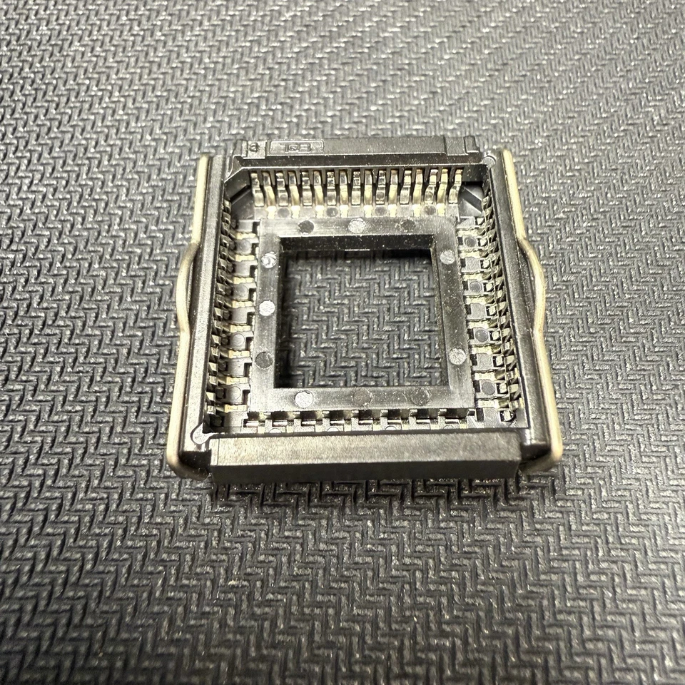 Thomas & Betts Enganche 68 Pin Agujero Pasante PLCC Enchufe T&B Nuevo Foto 1 de 3