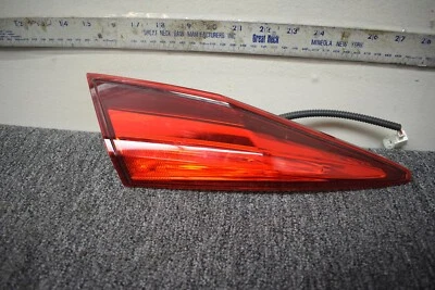 Luz trasera interior izquierda Honda Civic 2016-2017 OEM de fábrica Foto 1 de 4