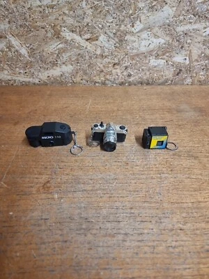 3 X Vintage Camera Keyings Photography Sovenier - Image 1 of 4