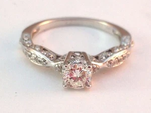 Anello di Fidanzamento Rotondo Diamante Swing Ispirazione Vintage Pave - Foto 1 di 7