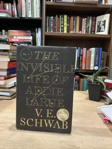SIGNED 1ST EXCLUSIVE PRINT V.E. SCHWAB - THE INVISIBLE LIFE OF ADDIE LARUE - Picture 1 of 11
